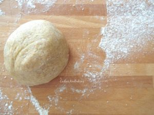 crostata pesche e amaretti panetto di frolla