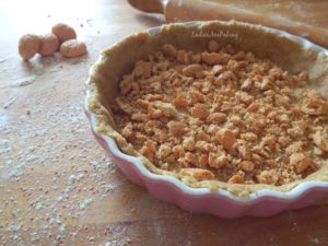 crostata pesche e amaretti sbriciolati